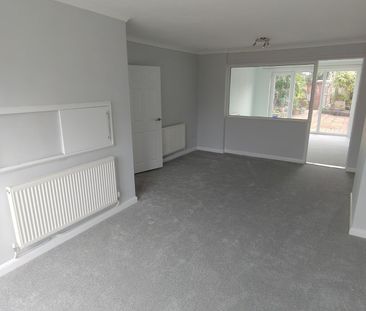 2 Bedroom Refurbished Bungalow to let, Staplers Reach, Peel Common,... - Photo 3