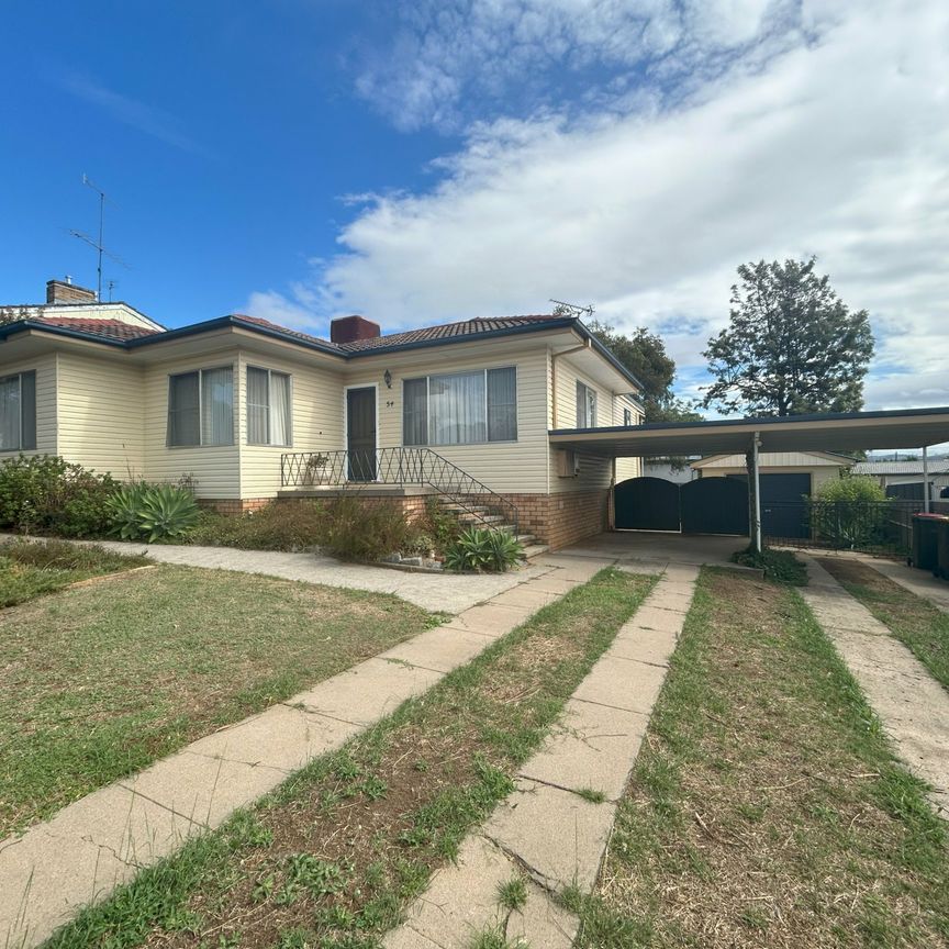 4-Bedroom Family Home in South Tamworth – Modern Living with Plenty of Space - Photo 1