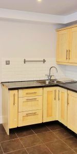 Farnham Road, Guildford, Surrey, GU2 - Photo 3