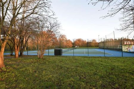 Bolton Road, Maidenbower, Crawley, RH10 - Photo 4