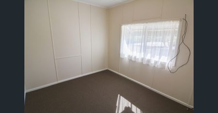 SPACIOUS 2 BEDROOM HOME - Photo 2