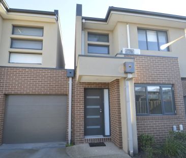 Modern 2 Bedroom Townhouse - Photo 4