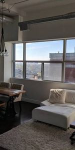 Pet-Friendly 2 Bedroom, 2 Bathroom with Incredible City Views - Photo 4