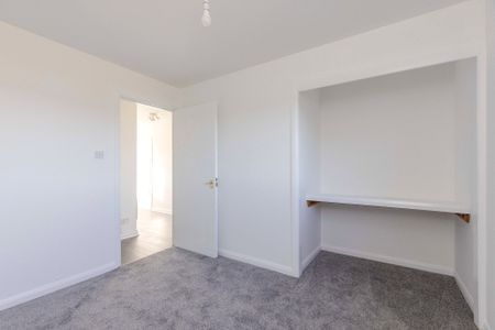 15 St. Ninians Way - Photo 4