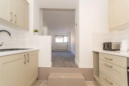 2 bedroom flat to rent - Photo 5