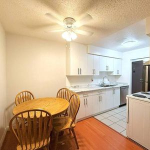 Bright & Spacious 2-Bedroom Suite Prime Location - Photo 2