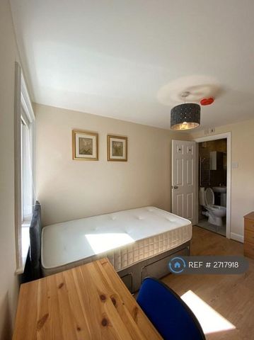 5 bedroom semi-detached house to rent - Photo 4