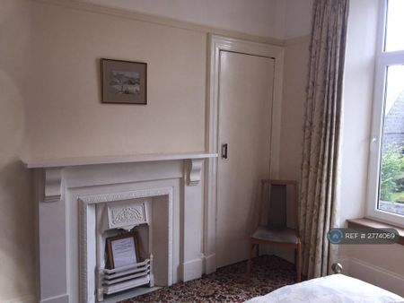 5 bedroom flat to rent - Photo 4