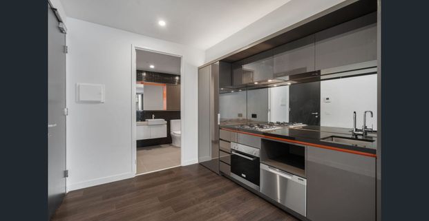 Modern One Bedroom Apartment - Photo 1