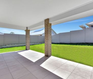 AVAILABLE NOW - FAMILY HOME - Photo 4