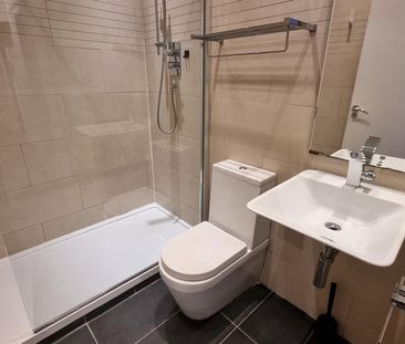 2 bedroom flat to rent - Photo 2