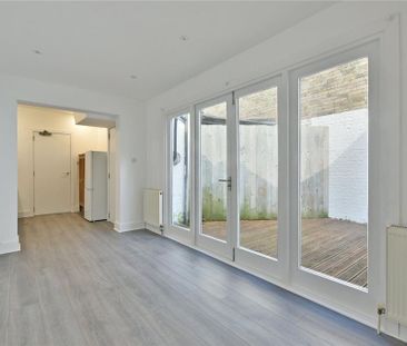 3 bedroom flat to rent - Photo 1