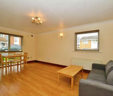 Oakley Close, Isleworth - Photo 2