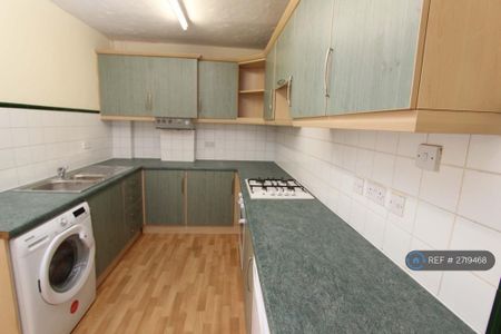 2 bedroom semi-detached house to rent - Photo 3