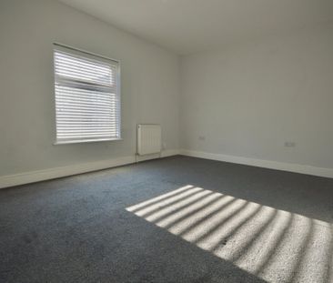 3 bedroom terraced house - Photo 2