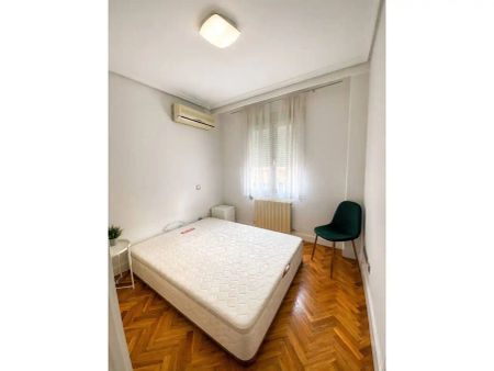 Piso de alquiler en Calle Medellín, Trafalgar - Photo 4