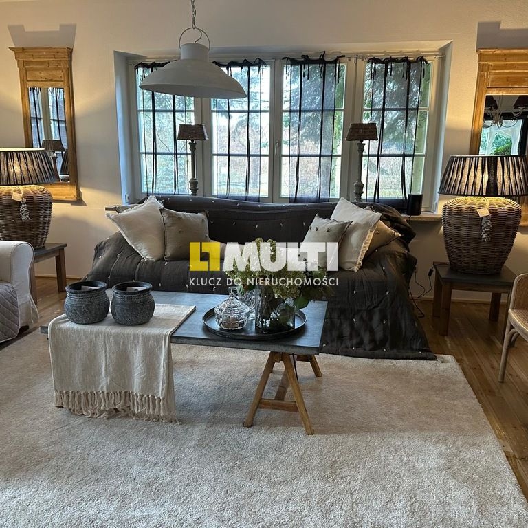 Duży dom w pobliżu Jeziora Szmaragdowego - Photo 1