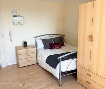 Studio to rent - Photo 1