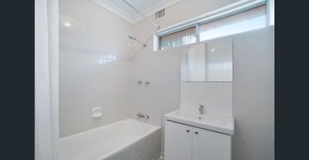 3 BEDROOM FAMILY HOME - Photo 3