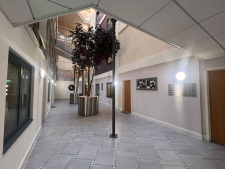 1 bedroom Flat To Let - Photo 3