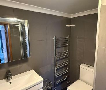 1 bedroom in a flat share to rent - Photo 5