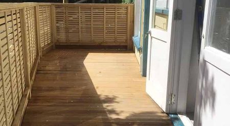 Cosy Kelburn 1BR w/ Deck - Photo 5