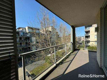 MODERN 2 BEDROOM + STUDY APARTMENT | ACCESS TO GYM & SWIMMING POOL - Photo 2