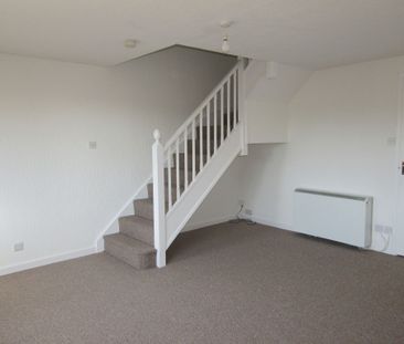 3 bed House - To Let - Photo 3