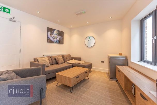 6 bedroom detached house to rent - Photo 1