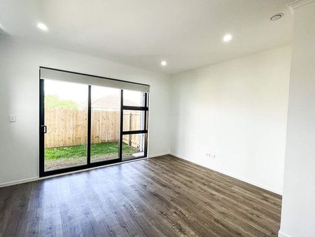 Near-New 3-Bed, 2-Bath Townhouse - Mt Roskill - Photo 5