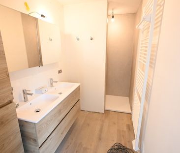 Volledig GERENOVEERD appartement met terras - Photo 5