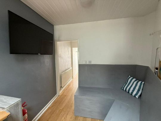 3 bedroom terraced house to rent - Photo 1