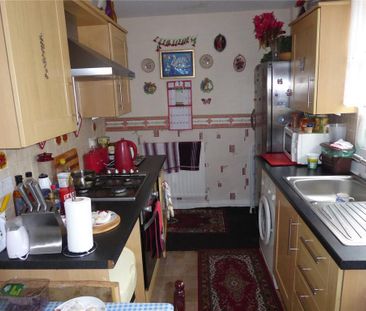 2 bedroom end of terrace house to rent - Photo 3