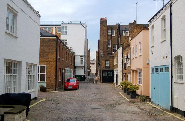 2 bedroom mews to rent - Photo 1