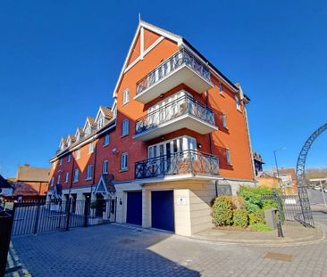 Neptune Square, Ipswich - Photo 2