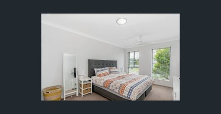 SPACIOUS FAMILY HOME - Photo 3