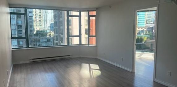 Yaletown location - 2 bedroom - Photo 2