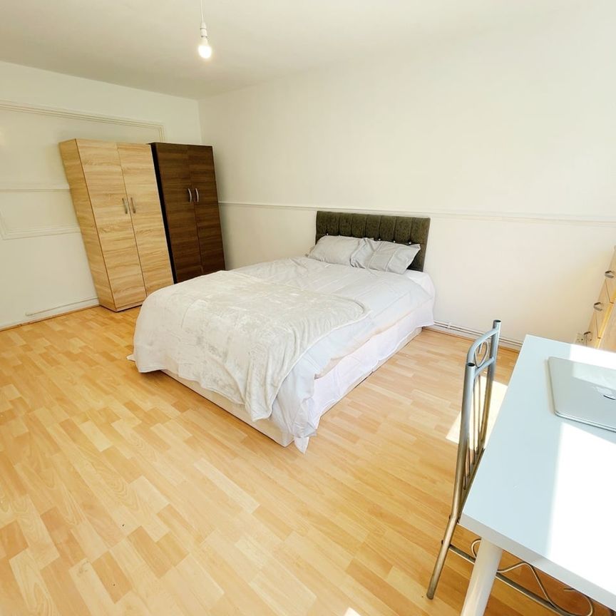 Room in a Shared Flat, Hanbury Street, E1 - Photo 1