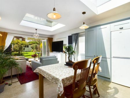 3 bedroom semi-detached house to rent - Photo 3