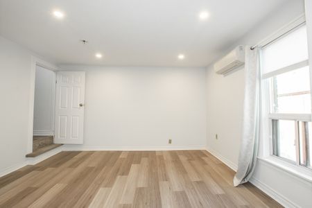 **ALL INCLUSIVE** 2 Bedroom Upper Unit in Hamilton!! - Photo 3