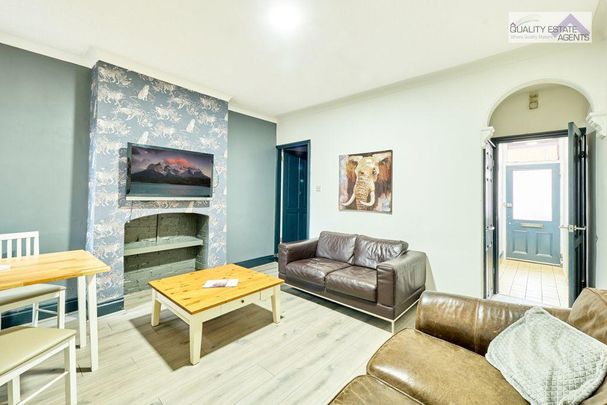 4 bedroom terraced house to rent - Photo 1