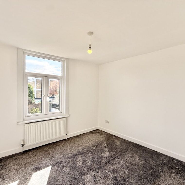 3 bed House Pall Mall, Essex, SS9 - Photo 1