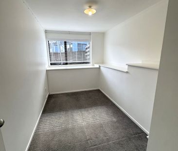 Convenient West Harbour Locationi - Photo 4