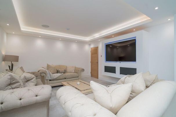 5 bedroom detached house to rent - Photo 1