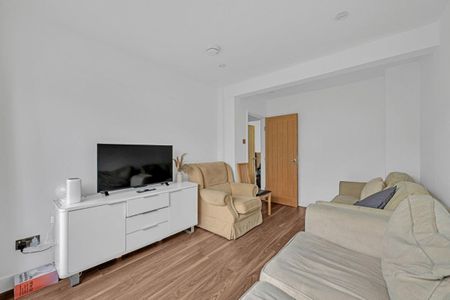 Park Mead, Sidcup, DA15 - Photo 2