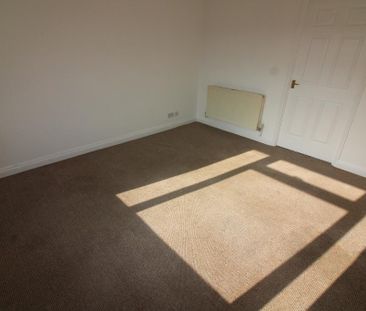 3 bedroom end of terrace house to rent - Photo 1
