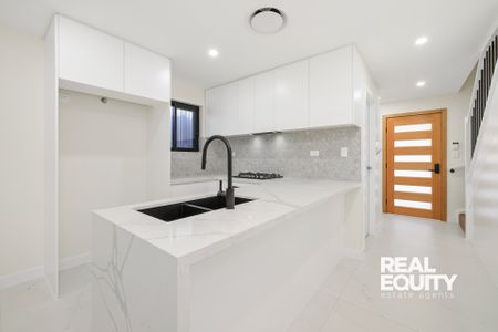 3/165 Epsom Road, Chipping Norton NSW 2170 - Townhouse For Rent | Domain - Photo 5