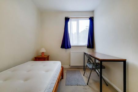 3 bedroom terraced house to rent - Photo 3