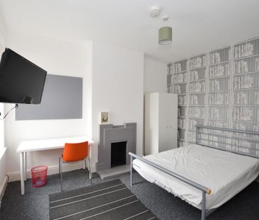 6 bedroom terraced house to rent - Photo 3