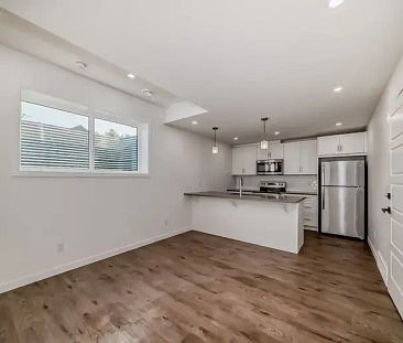 1 MONTH FREE RENT - BRAND NEW UNIT IN CAPITOL HILL | 1502 22 Avenue... - Photo 1